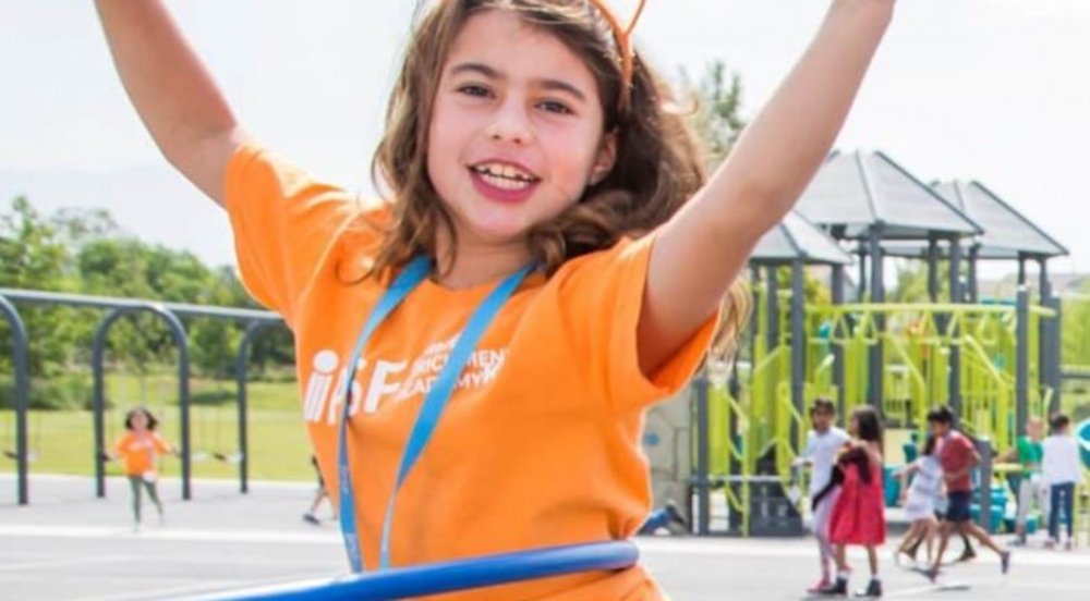 orange shirt